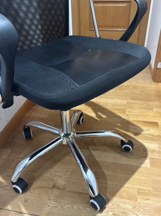 Silla de oficina ergonómica negra