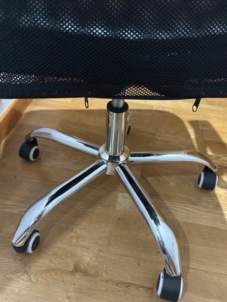 Silla de oficina ergonómica negra