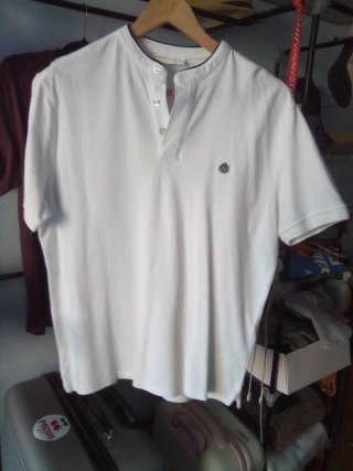 Camiseta Blanca con Botones