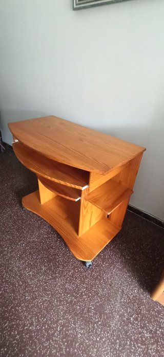 Escritorio madera con ruedas