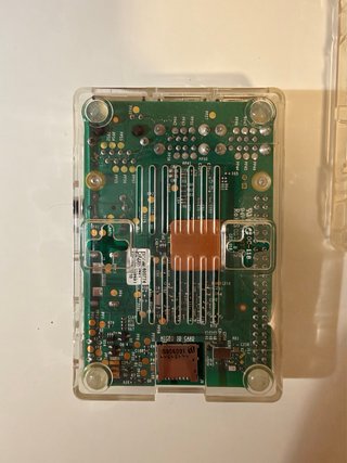Raspberry Pi 3 Model B + Carcasa + Disipadores