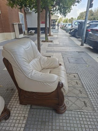 2 Sillones de Piel Blancos y Madera
