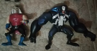 Muñeco Destructor 1990 y Venom 2008