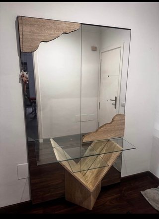 Mueble de entrada con espejo y piedra