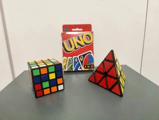 Set 2 Cubos Rubik y Juego de Cartas UNO