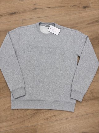 Sudadera Guess con etiqueta