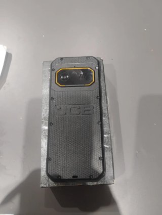 Móvil JCB Tradesman 4 Rugged