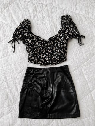 Falda Negra de cuero