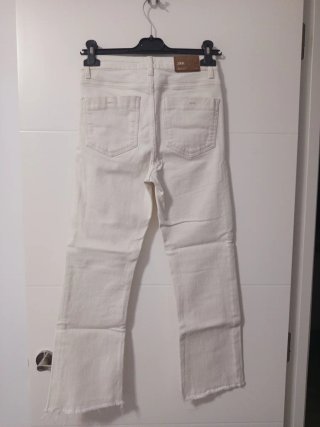 Vaqueros cropped Zara blancos roto