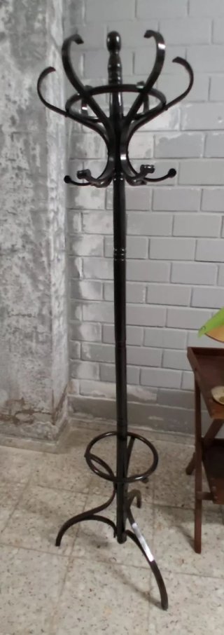 Perchero de Pie de Madera Negro. Tres unidades