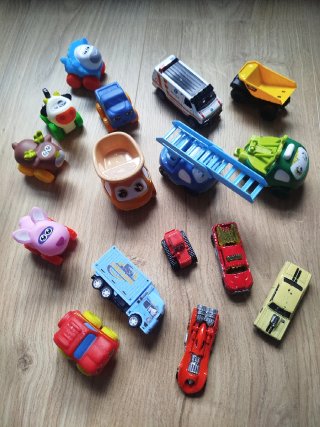 Lote de 16 coches y vehículos de juguete