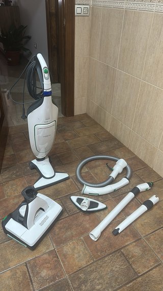 Aspirador Kobold VK200 con accesorio friegasuelos