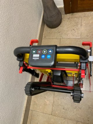 Oruga salvaescaleras para silla de ruedas.