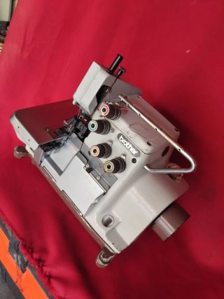 Máquina de coser remalladora Brother