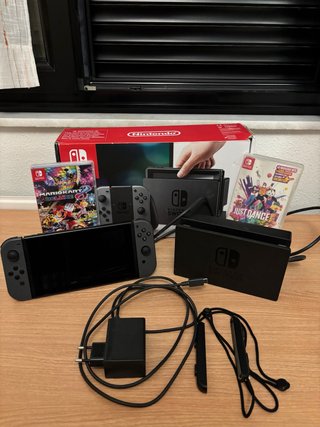 Nintendo Switch + Mario Kart 8 Deluxe+ Fifa 25