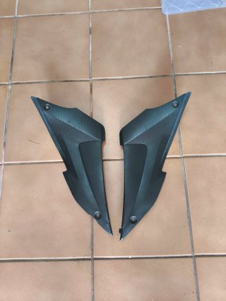 Tapa Lateral Depósito Yamaha R3 (1WD-F172W/X)
