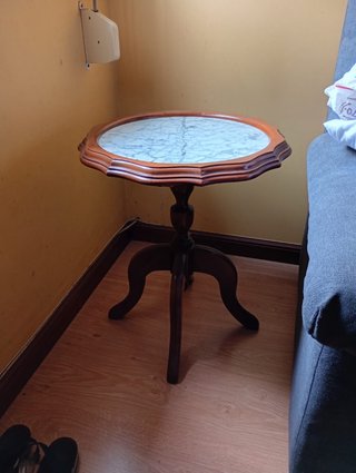 Mesa auxiliar madera y mármol