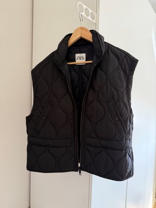 Chaleco guateado negro Zara