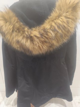 Parka Marikoo negra con capucha