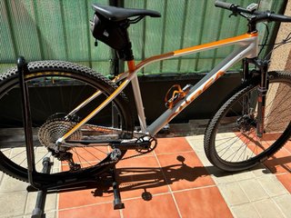 Bicicleta Orbea Blanca y Naranja