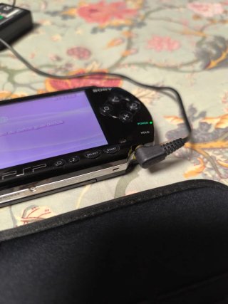 Sony PSP-1004 Negra + Cargador y Funda