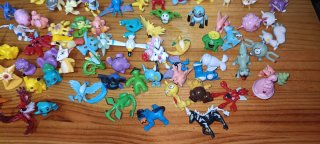 Gran lote 115 antiguas Figuras Pokémon Kid