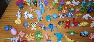 Gran lote 115 antiguas Figuras Pokémon Kid