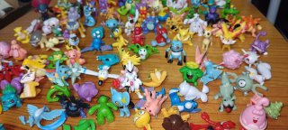 Gran lote 115 antiguas Figuras Pokémon Kid