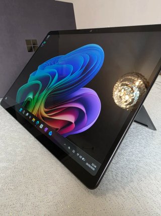 Surface Pro 13" 12th Snapdragon X2 Plus 16GB 512GB
