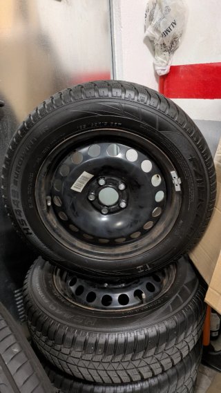 Neumáticos de invierno y tapacubos VW