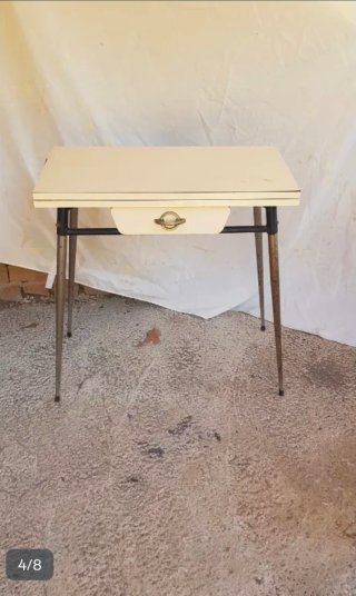 , Mesa libro vintage beige y plateada