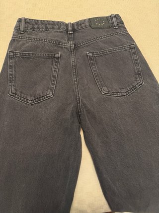 Pantalón vaquero ancho gris
