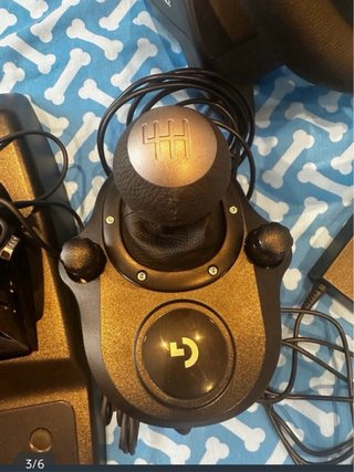 Volante Logitech PS5/PS4/PC con Pedali