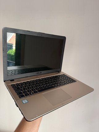 Portátil ASUS X541UA 15,6 i7 8GB RAM Funda 30€ mas