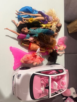 Barbie Princesas y Coche Rosa