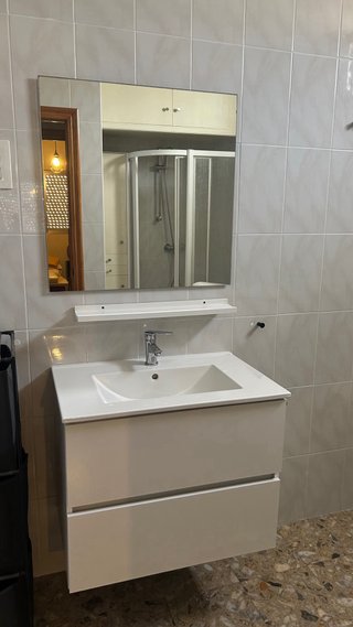 Mueble de baño con espejo