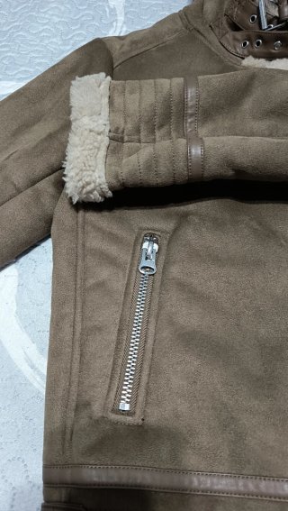 Cazadora Zara efecto piel con borrego