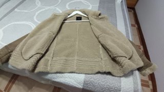 Cazadora Zara efecto piel con borrego