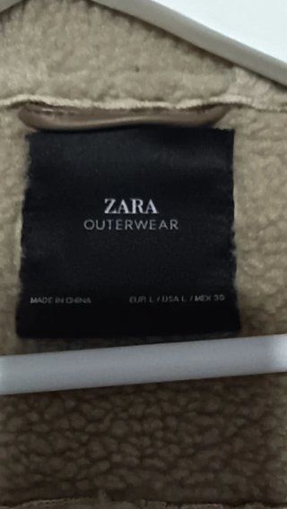Cazadora Zara efecto piel con borrego