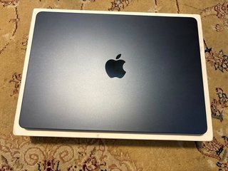 MacBook M2 Azul Medianoche