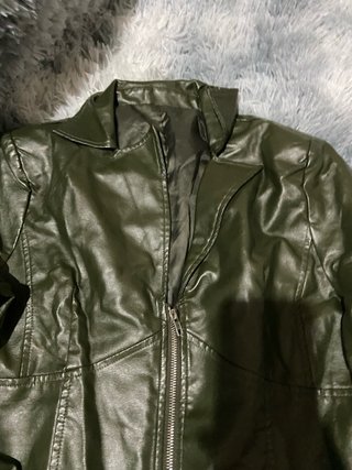 Chaqueta piel sintética verde vuelo