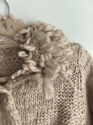 Cárdigan grueso beige con botones Zara
