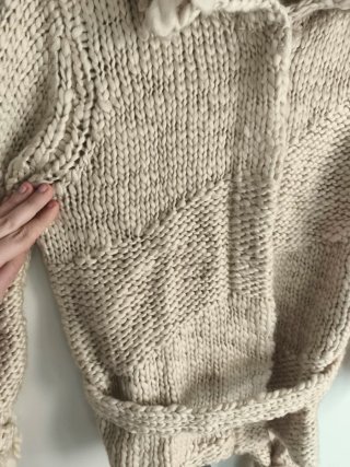 Cárdigan grueso beige con botones Zara
