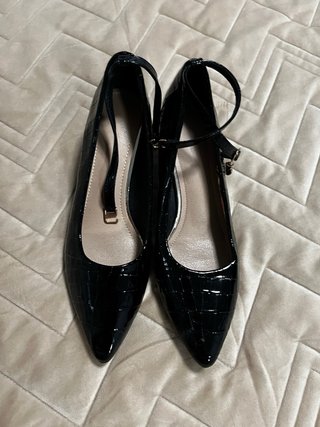 Zapatos negros tacón charol cocodrilo