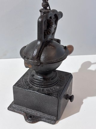 Molinillo de Café Peugeot Frères Siglo XIX