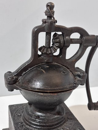Molinillo de Café Peugeot Frères Siglo XIX