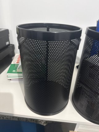 Papelera de oficina negra