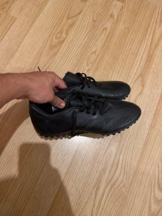 Zapatillas de fútbol negras