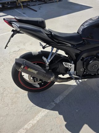 Suzuki GSX 600 R Negra