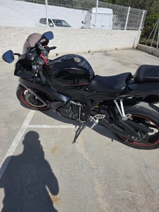 Suzuki GSX 600 R Negra